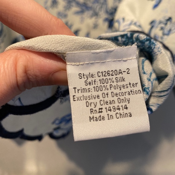 Rare Johnny was blue white embroidered 100% silk short sleeve blouse floral - Picture 6 of 10